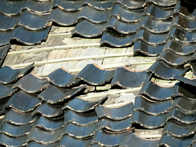 テレビや冷蔵庫、キャビネットなどの粗大ごみの写真